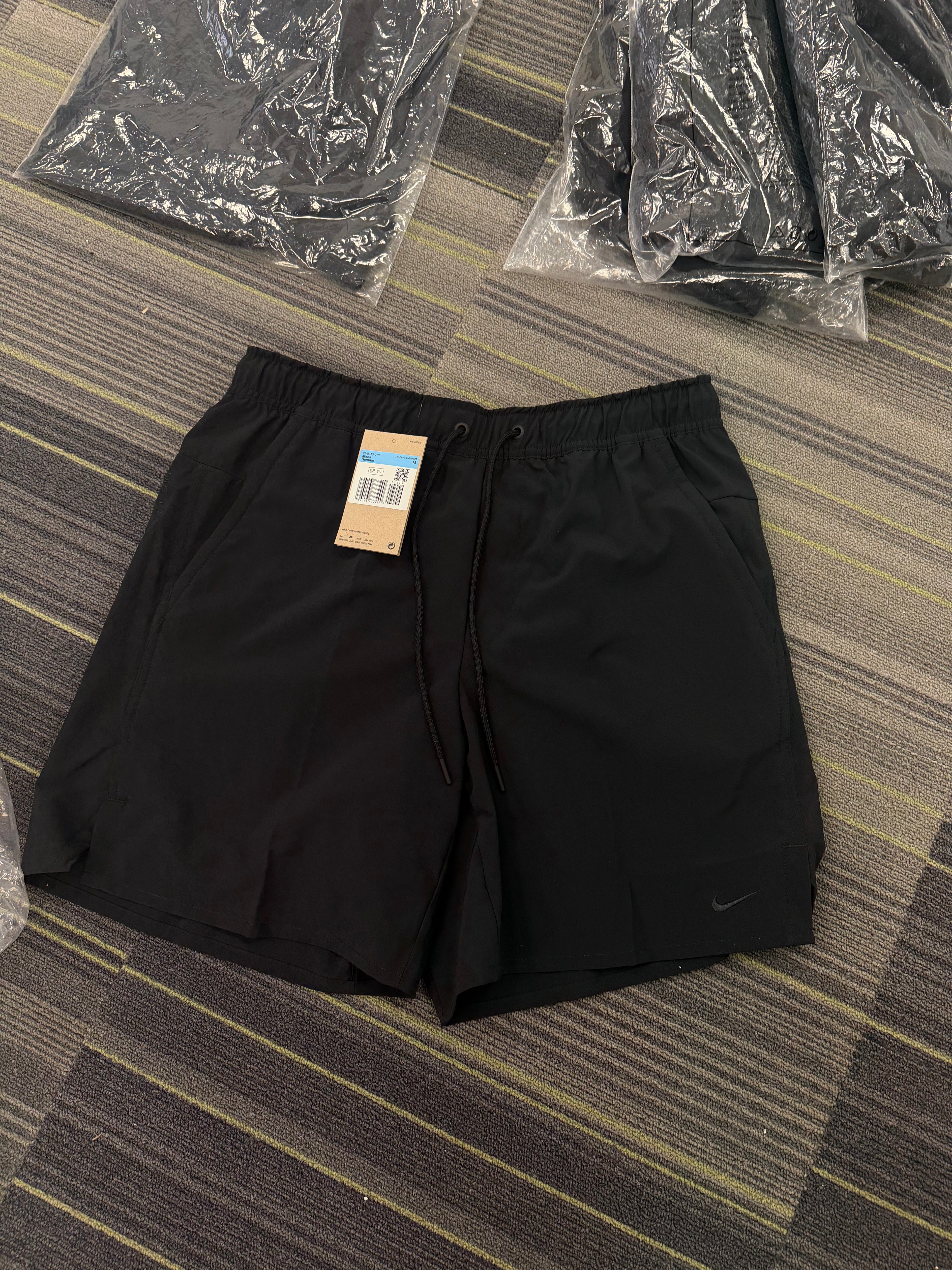 Nike miler Challenger Shorts - black