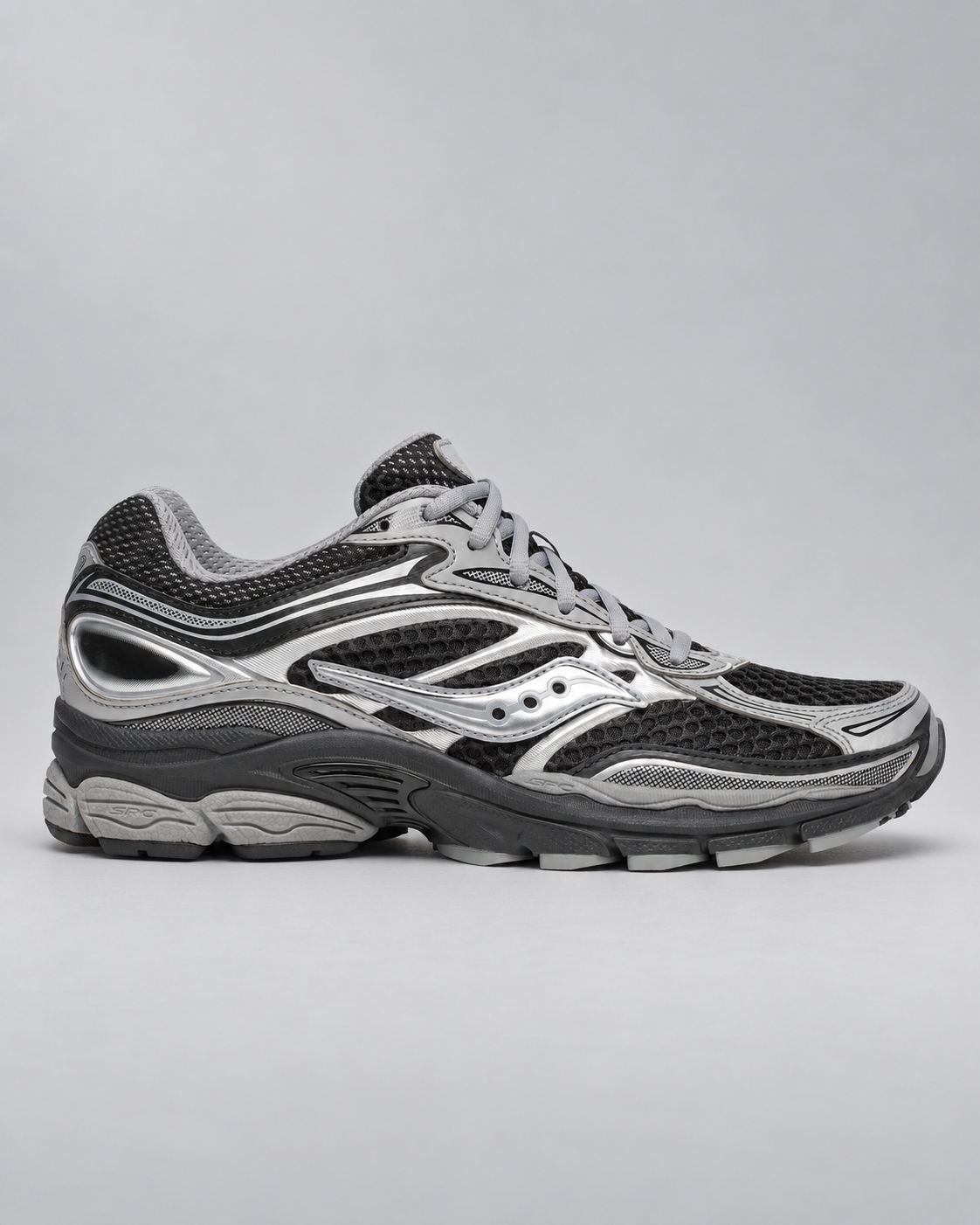 Saucony ProGrid Omni 9 Black/Silver, lateral view on a light grey studio background